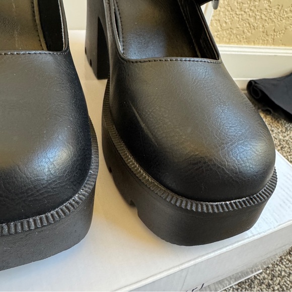 Madden Girl Mary Jane Chunky Platform Black Patent Faux Leather Shoes Size 9 - Picture 3 of 8